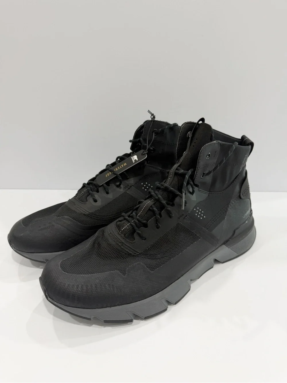 Sorel Men’s Waterproof Kinetic Rush Mid Boots Sneakers